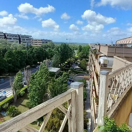 Alloggio Turistico A Via Modugno Vitinia Bagian luar foto