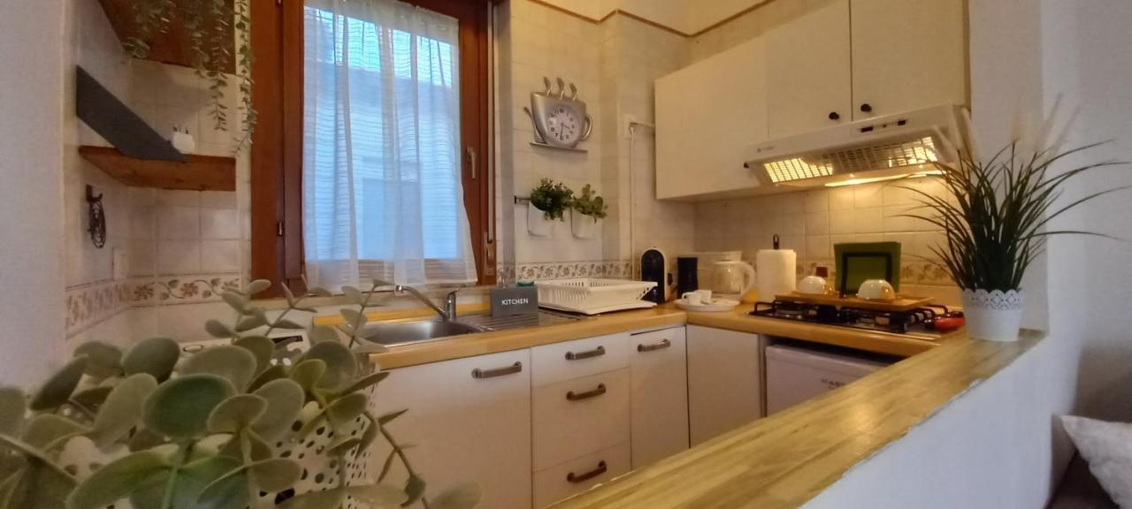 Alloggio Turistico A Via Modugno Vitinia Bagian luar foto