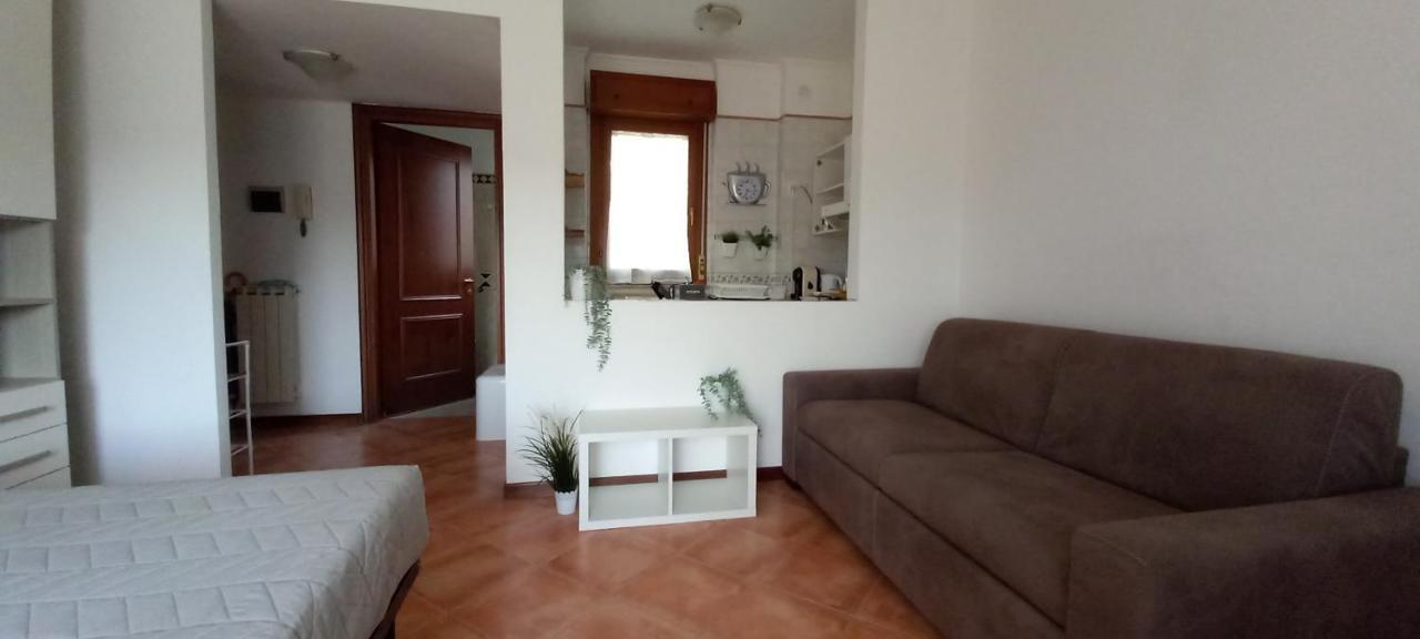 Alloggio Turistico A Via Modugno Vitinia Bagian luar foto