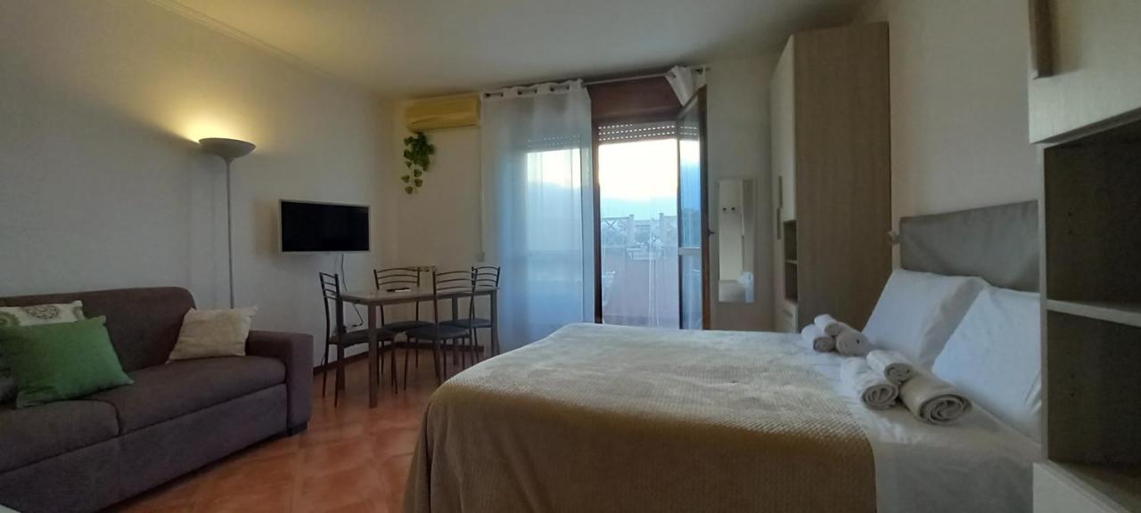 Alloggio Turistico A Via Modugno Vitinia Bagian luar foto